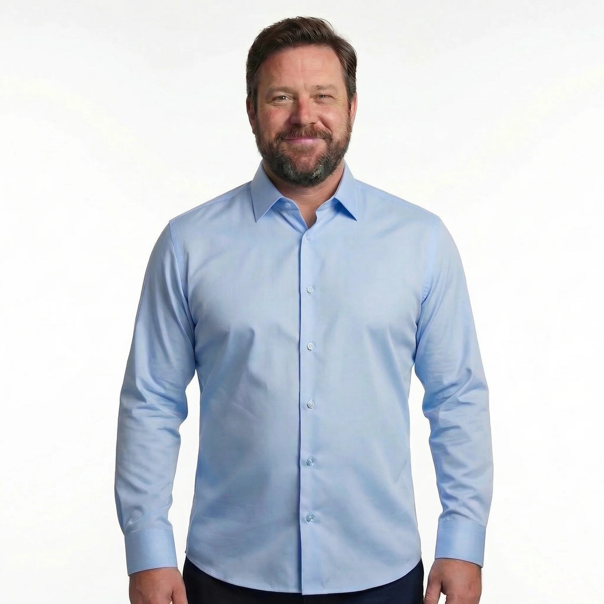Montelven Glatt light-blue wrinkle-free shirt on model