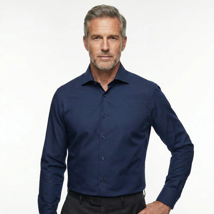 Montelven Glatt navy wrinkle-free shirt on model